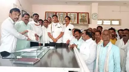 औंढा नागनाथ: राष्ट्रवादी काँग्रेस शरचंद्र पवार पक्षाकडून विविध मागण्याचे औंढा नागनाथ तहसील कार्यालय येथे दिले निवेदन #Jansamasya