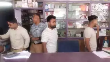 মাথাভাঙা ১: মাথাভাঙ্গার বিভিন্ন ঔষধ এর দোকানে হানা মাথাভাঙ্গা মহকুমা প্রশাসনের পক্ষ থেকে