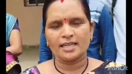 भीमपुर: भीमपुर ब्लॉक के पेसा मोबिलाइज संघ ने अनिश्चितकालीन हड़ताल को लेकर सीईओ को ज्ञापन सौंपा