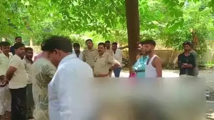 पुवायां: करंट की चपेट में आने से ई-रिक्शा चालक की मौत, परिवार में मचा कोहराम, पुवायां थाना क्षेत्र का मामला
