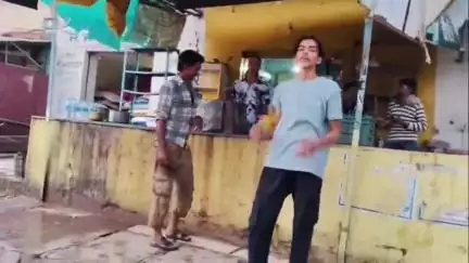 नोखा: नोखा बस स्टैंड पर युवक ने लौटाया दो लाख का हार रखा बैग, पेश की ईमानदारी की मिसाल