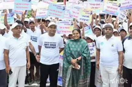 चतरा: मादक पदार्थों के खिलाफ जागरूकता के अंतिम दिन चतरा में मैराथन दौड़ संपन्न