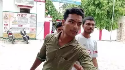 लखीमपुर: मोहम्मदी बाजार खुर्द के युवक को सोशल मीडिया पर कट्टा लहराकर दी गई धमकी, पीड़ित ने एसपी से न्याय की गुहार लगाई