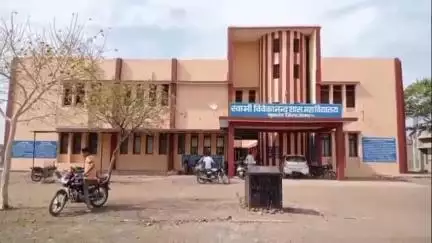 सुसनेर: संविधान हत्या दिवस पर महाविद्यालय में विद्यार्थियों और स्टाफ को दिखाई गई लघु फिल्म