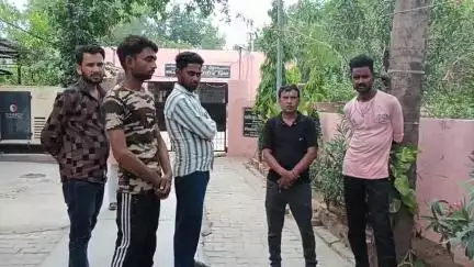 कोल: गांव धौरी में पेशाब करते समय विद्युत पोल से उतरे करंट से व्यक्ति की मौत, पुलिस ने शव का कराया पोस्टमार्टम