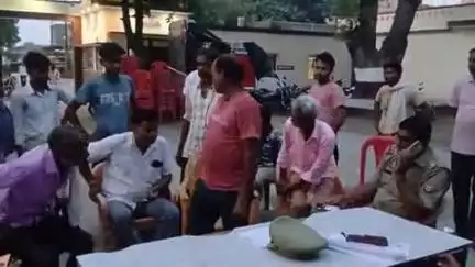 आंवला: आंवला में किसान से ₹78 हजार और मोबाइल छीना, जान से मारने की धमकी दी गई