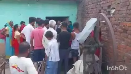 कुचायकोट: थाना के बेदुआ मोड़ स्थित एक घर में अज्ञात अपराधियों द्वारा दिनदहाड़े नगद और जेवर समेत लाखों की लूट