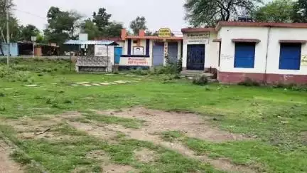 रायसेन: मुरड़िया खेड़ा में शासकीय स्कूल परिसर में बाउंड्री वॉल की ग्रामीणों ने उठाई मांग  #Jansamasya