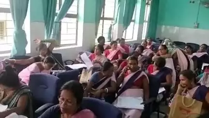 सूरजगढ़: सूरजगढ़ा सामुदायिक स्वास्थ्य केंद्र में आशा कार्यकर्ताओं को एम-आशा ऐप को लेकर दिया गया प्रशिक्षण