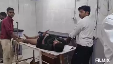 मुरैना नगर: अंबाह में बिजली का तार डालते समय युवक को लगा करंट, इलाज के बाद अस्पताल में भर्ती