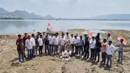 अजमेर: यूथ कांग्रेस ने चौपाटी पर अनोखे तरीके से किया विरोध प्रदर्शन, मुख्यमंत्री भजनलाल शर्मा का फूका पुतला