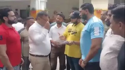 सहारनपुर: कलेक्ट्रेट पहुंचे जिम संचालकों ने पंजीकरण शुल्क को अलग-अलग श्रेणियों में बांटने की की मांग