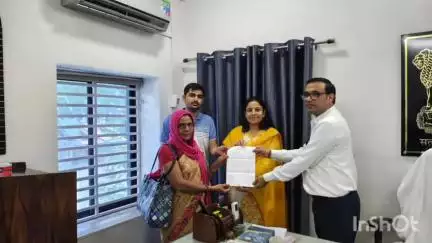 चूरू: मुख्यमंत्री स्वनिधि योजना के अंतर्गत चूरू नगर परिषद की आयुक्त अभिलाषा सिंह ने किया ऋण वितरण