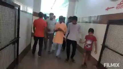 मुरैना नगर: मुरैना जिला अस्पताल में मोबाइल चोर गैंग सक्रिय, अटेंडरों ने चोर को पकड़कर पुलिस के हवाले किया