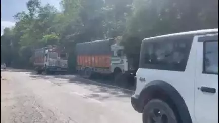 नाहन: नेशनल हाईवे कालाअंब पांवटा साहिब मार्ग पर शक्ति नगर के नजदीक ट्रक दुर्घटनाग्रस्त