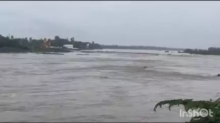 નવસારી: ઉપરવાસમાં પડી રહેલા ભારે વરસાદને કારણે પૂર્ણા નદીની જળ સપાટીમાં વધારો થઈ રહ્યો છે ફાયર વિભાગની ટીમ સ્થળ ઉપર પહોંચી