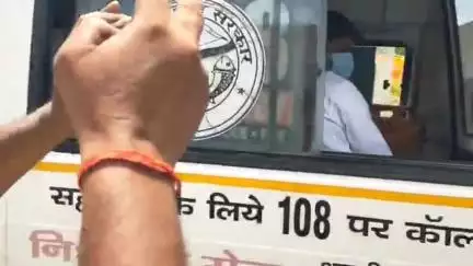 महमूदाबाद: रामपुर मथुरा में अस्थाई अस्पताल बनाकर की गई मॉक ड्रिल, आपदा प्रबंधन का अभ्यास सभी विभागों ने लिया हिस्सा