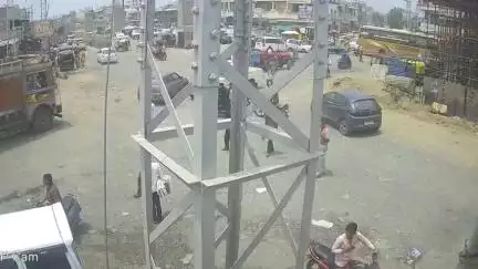 सांचोर: सांचौर मुख्य चौराहे पर 3 मिनट तक बदमाश ने की गुंडागर्दी, पुलिस जवान को टक्कर मारकर भागा