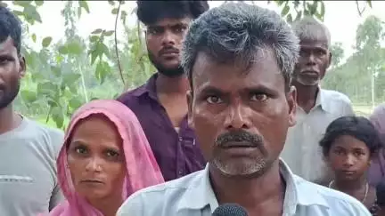ढेरम मंडरिया मुस्तकिल में सत्ताधारी नेताओं के दबाव पर पुलिस बल के साथ होरी लाल के खेत पर  दबंगो को दिलाया अवैध कब्ज़ा,