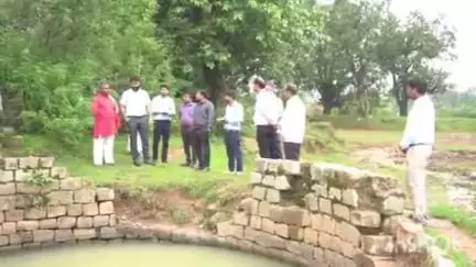 जशपुर: कलेक्टर ने कस्तूरा के प्रभु जगन्नाथ के प्राचीन मंदिर का किया अवलोकन, कुएं के जीर्णोद्धार के लिए दिए निर्देश