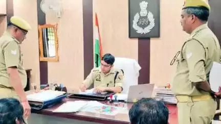 गोंडा: पुलिस कार्यालय में SP विनीत जायसवाल ने जनता दर्शन कर फरियादियों की समस्याएं सुनीं, संबंधित CO और SHO को दिए निर्देश