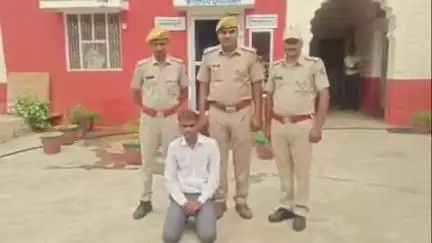हिण्डौन: सदर थाना पुलिस ने विवाहित महिला को डरा धमकाकर देहशोषण के वांछित आरोपी को रायपुर से किया गिरफ्तार