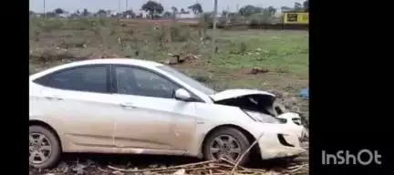 बेमेतरा: बेमेतरा के पिकरी वार्ड में अनियंत्रित होकर कार डिवाइडर से टकराकर खेत में घुसी, घटना के बाद कार चालक फरार