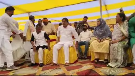 कोईलवर: बिहार बदलाव यात्रा के दौरान प्रशांत किशोर ने कोईलवर प्रखंड के बीरमपुर गांव में विशाल जनसभा को संबोधित किया