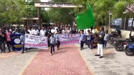 குளத்தூர்: புனித ஆரோக்கிய அன்னை மேல்நிலைப் பள்ளியில் கீரனூர் சார்பு நீதிபதி ராஜேஷ் போதைப்பொருள் ஒழிப்பு பேரணியை துவக்கி வைத்தார்