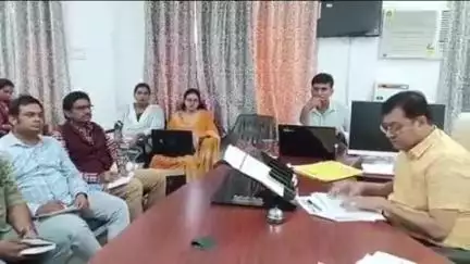 राजपुर: राजपुर प्रखंड कार्यालय में पंचायत सचिवों के साथ बीडीओ की बैठक, स्वच्छता अभियान पर हुई चर्चा