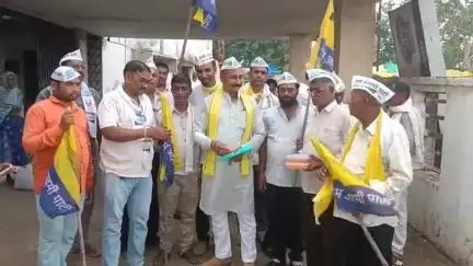 बालाघाट: उपचुनाव में जीत का आम आदमी पार्टी ने मनाया जश्न, नगर में निकाला विजय जुलूस, बांटी मिठाइयां