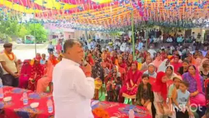 मढ़ौरा: रसूलपुर में विधायक ने स्मृति द्वार निर्माण कार्य का किया शिलान्यास