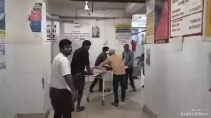 देवघर: चांनन थाना क्षेत्र के सिमरा मोड़ के पास अज्ञात वाहन की टक्कर से बाइक सवार गंभीर रूप से घायल