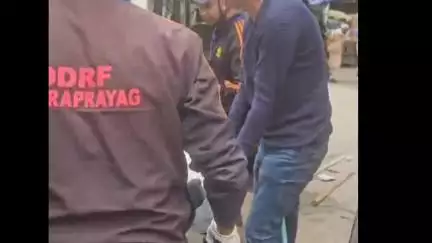 रुद्रप्रयाग: गौरीकुण्ड घोड़ा पड़ाव के समीप पहाड़ी से पत्थर गिरने से एक महिला यात्री का पैर हुआ फैक्चर