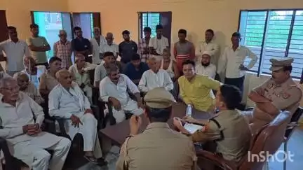 बागपत: श्रावण मास की महाशिवरात्रि को लेकर बालेनी पुलिस ने मविकला गांव के ग्रामीणों के साथ की मीटिंग