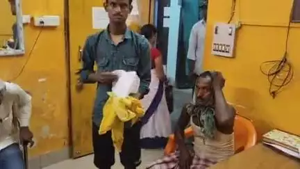 झाझा: कल्याणपुर गांव में मकान निर्माण करवा रहे एक व्यक्ति पर कुल्हाड़ी से वार कर किया घायल