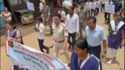 জামবনি: জামবনি থানার পুলিশের পক্ষথেকে আন্তর্জাতিক মাদক বিরোধী দিবস পালন পড়িহাটিতে, উপস্থিত জামবনি থানার IC