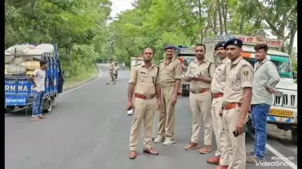 परसा: सगुनी नहर के पास ओवरलोड वाहनों पर परिवहन विभाग की कार्रवाई, ₹1.40 लाख का जुर्माना वसूला