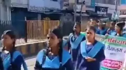 नवादा: नशा मुक्त भारत अभियान के तहत समाहरणालय परिसर से निकाली गई प्रभात फेरी