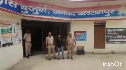 उतरौला: थाना गैंड़ास बुजुर्ग की पुलिस टीम ने विभिन्न धाराओं सहित पॉक्सो एक्ट से संबंधित वांछित अभियुक्त को किया गिरफ्तार