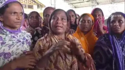 বালিজানা: চহৰৰ কিছমতপুৰস্থিত বিধায়ক বাসভৱনত উপস্থিত উচ্ছেদিত শ শ মহিলা