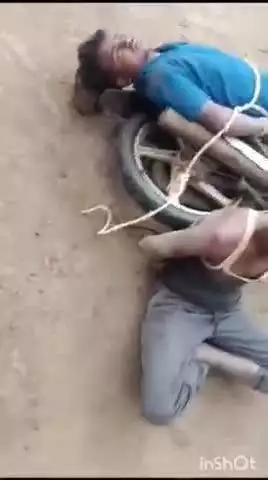 बलरामपुर: बाइक चोरी के शक में दो युवकों की बेरहमी से बाइक में बांधकर पिटाई, वीडियो हुआ वायरल