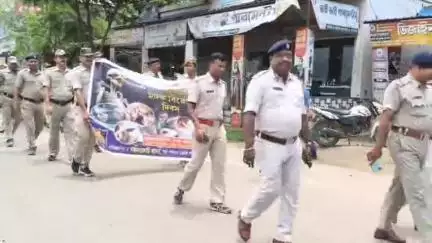 মঙ্গলকোট: নেশামুক্ত সুস্থ সমাজ গঠনের লক্ষ্যে পুলিশের উদ্যোগে মঙ্গলকোটের নতুনহাটে আয়োজিত পদযাত্রা, উপস্থিত IC সহ অন্যরা