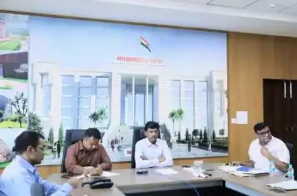 जिलाधिकारी, पटना द्वारा हर घर नल का जल योजना के क्रियान्वयन की समीक्षा की गई। पटना जिला के कुल 309 ग्राम पंचायतों के 4,147 वार्डों में लोक स्वास्थ्य अभियंत्रण विभाग द्वारा नल जल की संचालित 4,147 योजनाओं में  जिला प्रशासन, पटना द्वारा जांच।