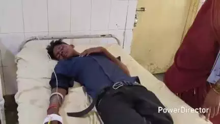 कर्वी: सती अनुसुईया के पास बाइक सवार श्रद्धालु दो भाई अनियंत्रित होकर गिरे, जिला अस्पताल में भर्ती