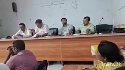 नावकोठी: नावकोठी में विधानसभा चुनाव के मद्देनज़र BLO की बैठक, मतदाता सूची के पुनरीक्षण का कार्य दिया गया