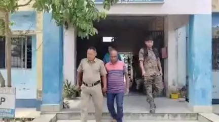 আলিপুরদুয়ার ২: সুদের টাকা মেটানো হয়নি বাড়িতে বেঁধে রাখার দায়ে গ্রেফতার থানু পাড়ার দিলীপ রায়কে আদালতে পাঠিয়েছে পুলিশ