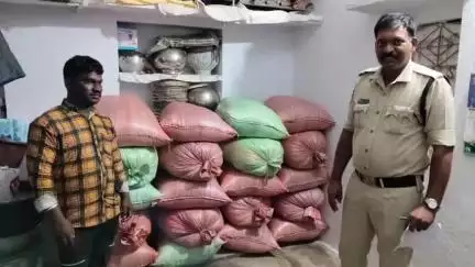 నారాయణపేట్: పెద్దజట్రం గ్రామంలో అక్రమంగా నిలువ ఉంచిన పిడిఎస్ బియ్యం పట్టివేత: ఉట్కూర్ ఎస్సై రమేష్