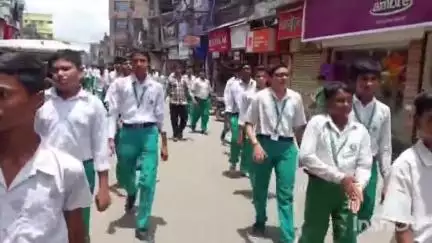 বর্ধমান ১: স্কুল ছাত্রদের সচেতন করতে বিশ্ব মাদক বিরোধী দিবস উপলক্ষে বর্ধমান বিসিরোড সি এম এস স্কুলের সচেতনতা র‍্যালি