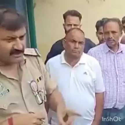 हमीरपुर: सुजानपुर उपमंडल से एक युवक ने नाबालिक लड़की को भगाकर ले जाने पर ग्रामीणों ने थाने का किया घेराव